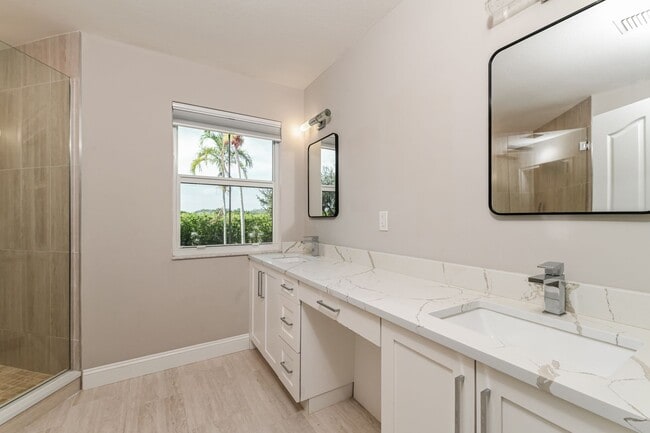 Building Photo - Sunny Lakeview 3BR / 2BA Home in Gated Community in North Naples, FL