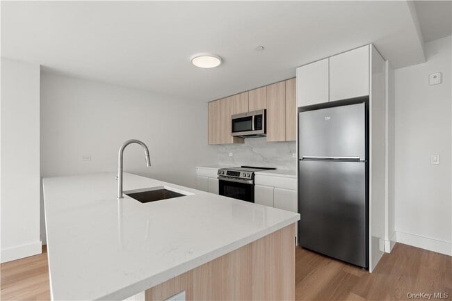 Building Photo - Ten Lyon Pl