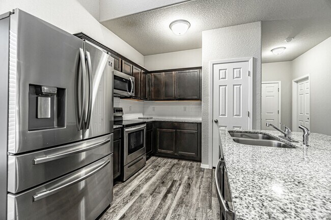 Building Photo - Welcome to this stunning 3-bedroom, 3-bathroom home located in the heart of Bentonville