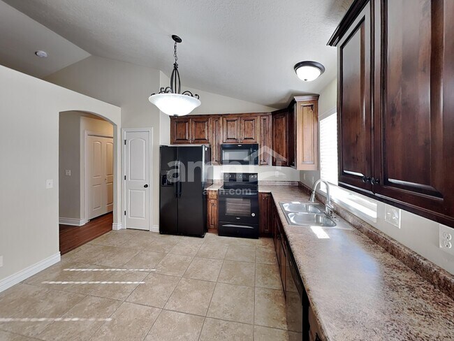 Building Photo - 1604 Shadow Dr