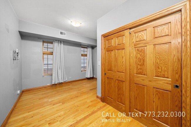 Building Photo - Historic Home in the Heart of Pilsen FOR RENT