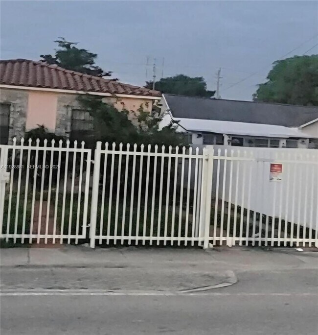 Primary Photo - 2245 NW 3rd St