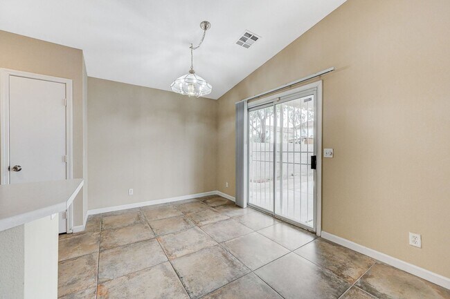 Building Photo - Rare Single Story Home with hard flooring!