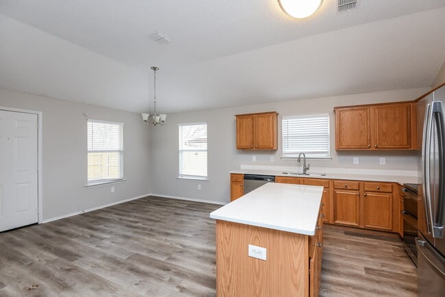 Building Photo - 360 Marsha St