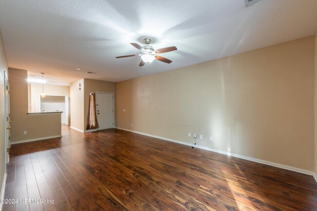 Building Photo - 807 Scrub Jay Dr