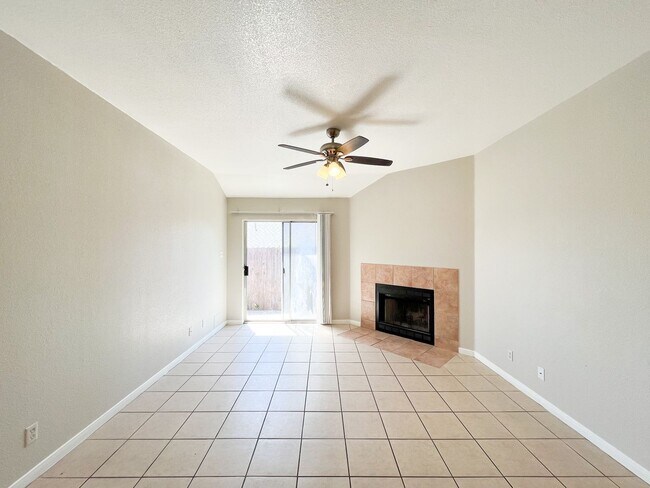 Building Photo - 3207 Raven Dr