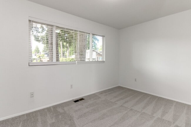 Building Photo - Four Bedroom House Near Camelot Park