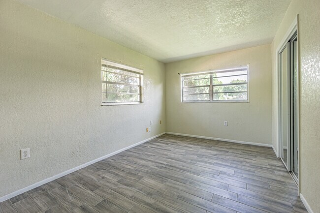 Building Photo - 4149 Floramar Ter