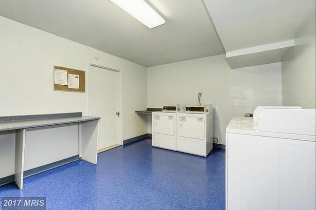 Building Photo - 2BD/1BA in Bethesda Park - Feeds to WJ HS - ALL Utilities Included