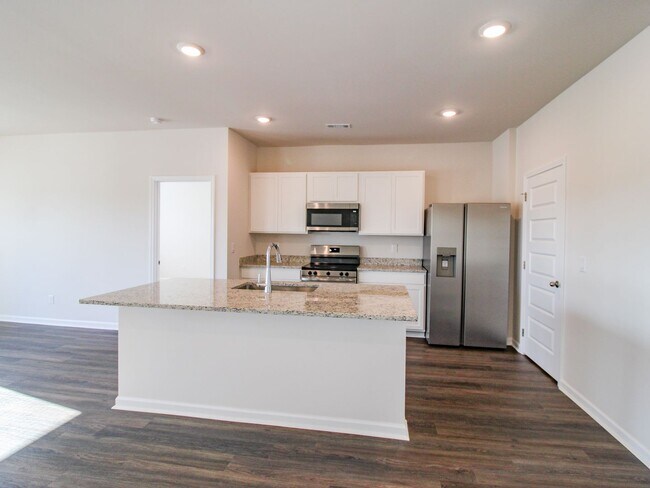 Building Photo - Move-In Ready! Beautiful 3 Bedroom Home in a Prime Location