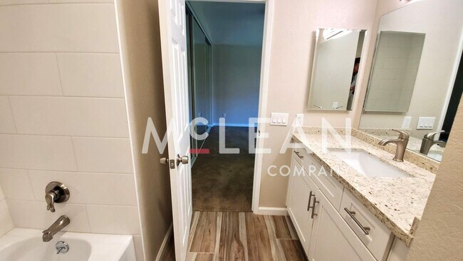 Building Photo - Cathedral Springs 2402