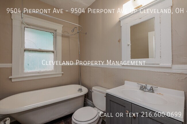 Building Photo - Charming Cleveland Duplex