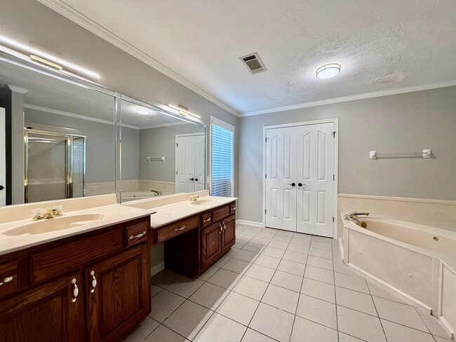 Building Photo - 271 Meadowland Dr