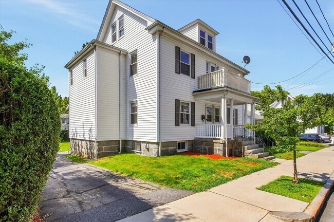 Building Photo - 452 Quarry St