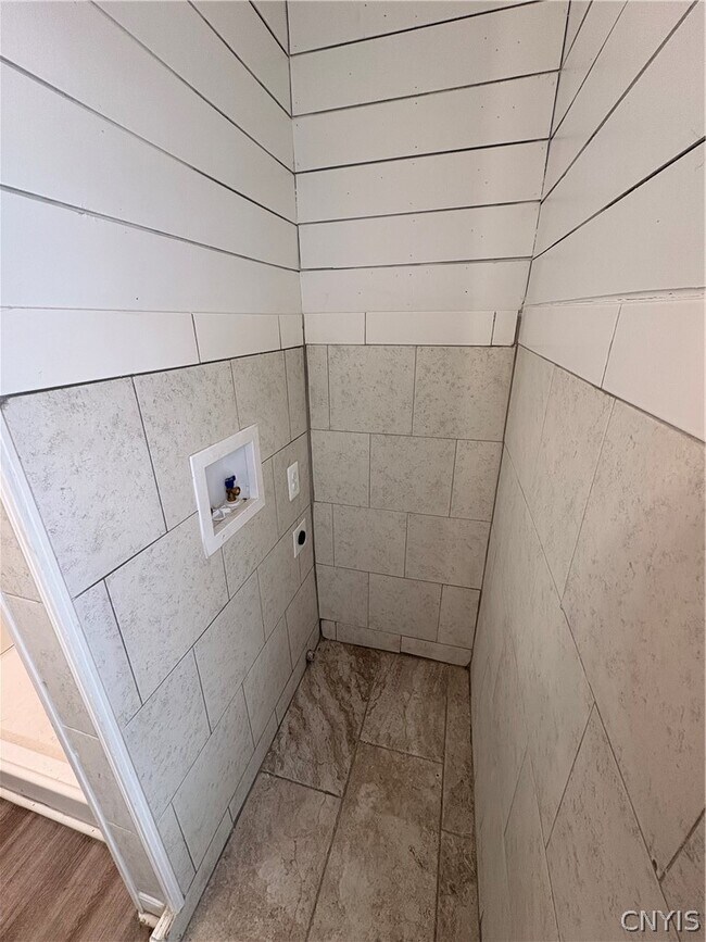 Building Photo - 11 Grove Ave