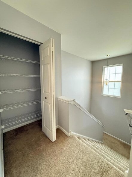 Building Photo - 1624 Fieldstone Dr N