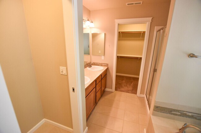 Building Photo - Gorgeous home in Olympia!!