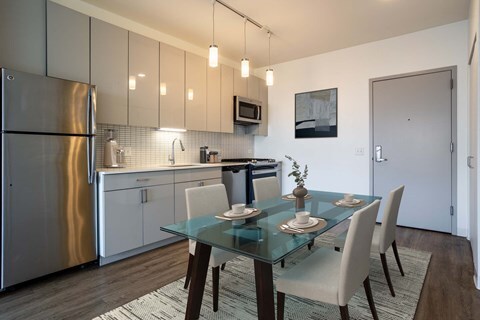 Building Photo - 413 S Halsted St