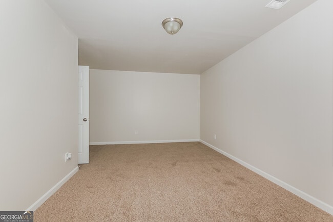 Building Photo - 135 Tara Way