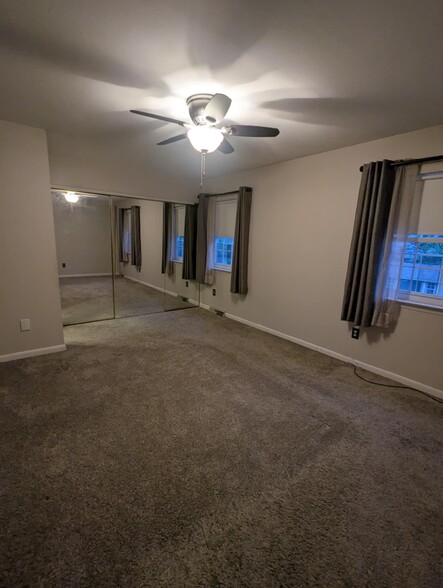 Master bedroom - 131 Beth Dr