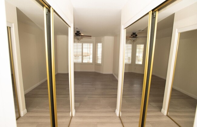 Building Photo - 2 Bedrooms | 2 Bathrooms | Shoppers Paradise