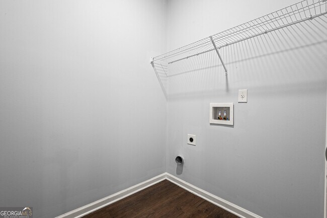 Building Photo - 5469 Waverly Dr