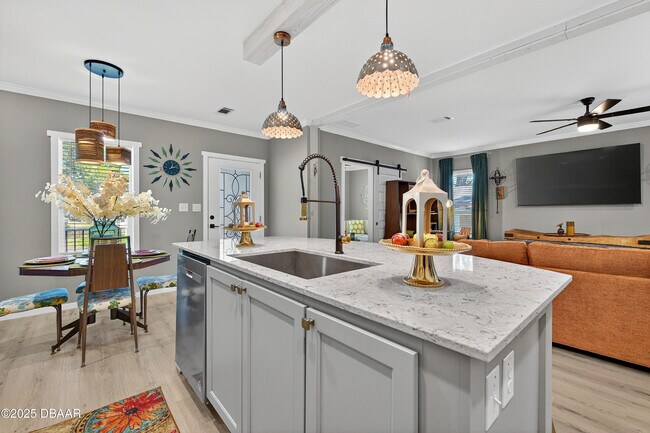 Building Photo - 121 12th St