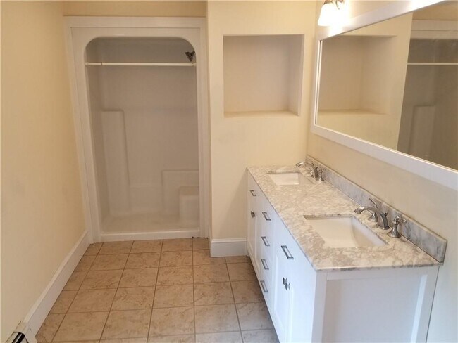 Building Photo - 16 Clearview Ave