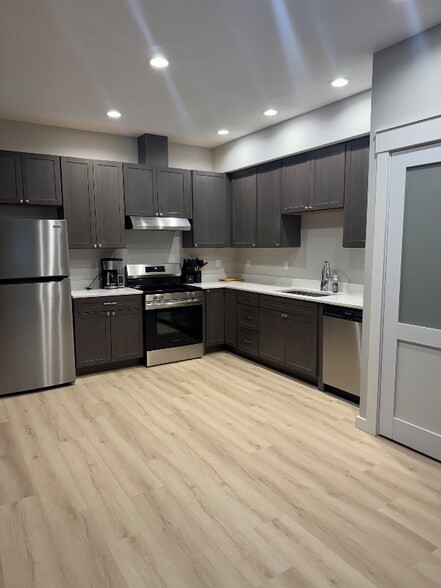 Building Photo - 427 SE Inlet Ave