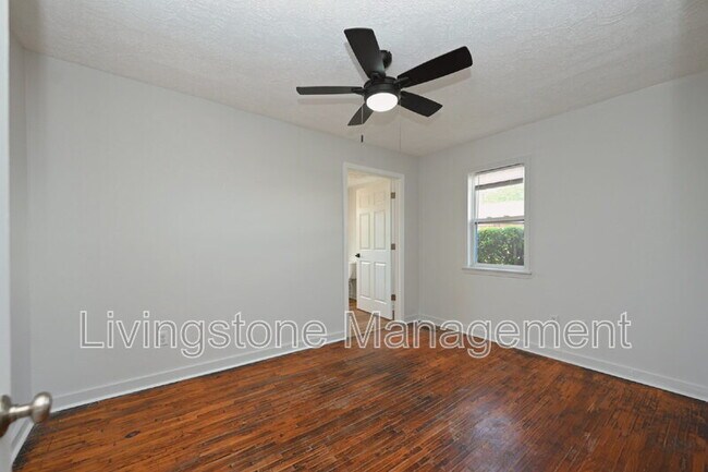 Building Photo - 501 Small St