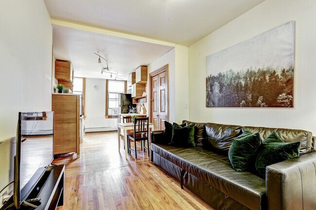 Building Photo - 314 6th St