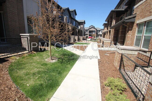 Building Photo - 9008 E Caley Way