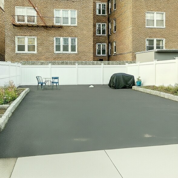 Private backyard oasis with direct access from the apartment - 56 Jefferson Ave