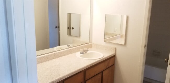 Building Photo - 3015 Walnut Bend Ln