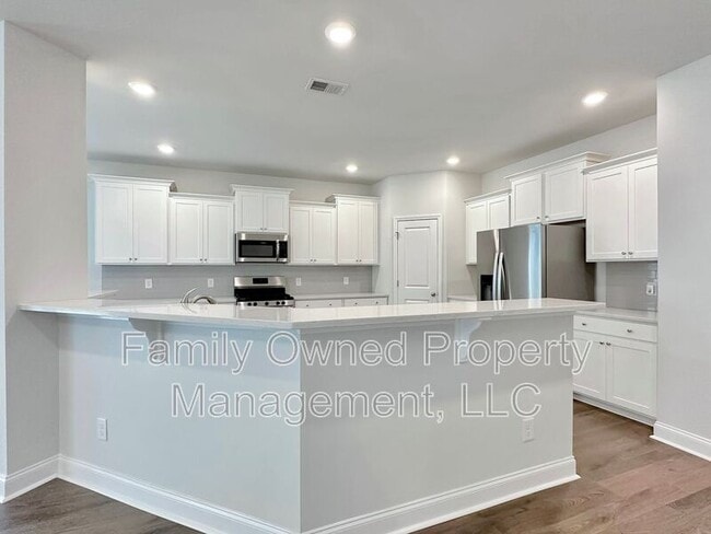Building Photo - 302 Witch Hazel St