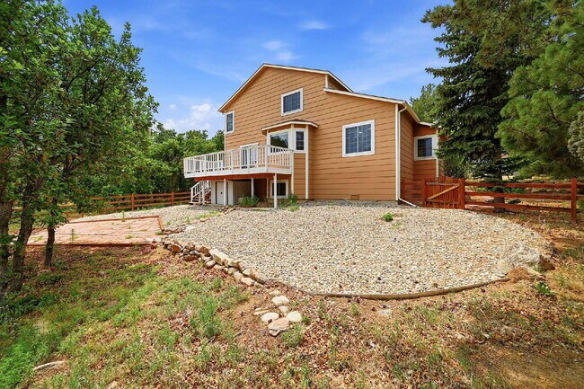 Building Photo - $2,845.95- 4-Bed /3-Bath Gem with Finished Basement and Fenced-in Yard in Colorado Springs!