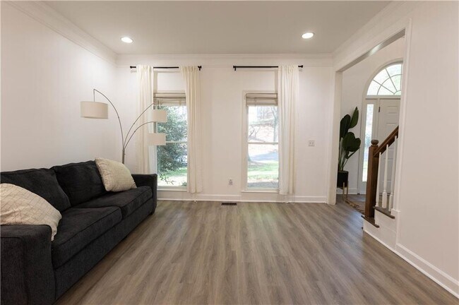 Building Photo - 5685 Ashewoode Downs Dr