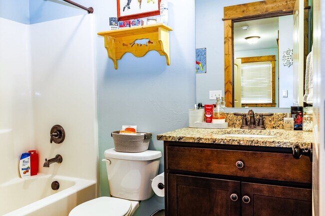 Building Photo - Beautiful home in Ryen Glenn with Fantasti...
