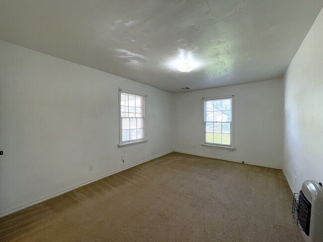 Building Photo - 1705 NW 40th St