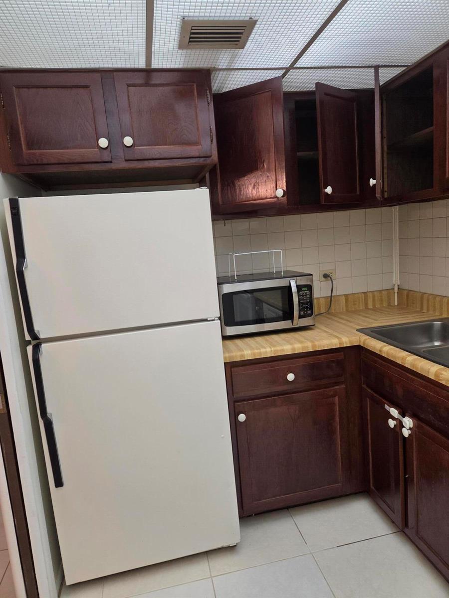 Building Photo - 3750 Inverrary Dr