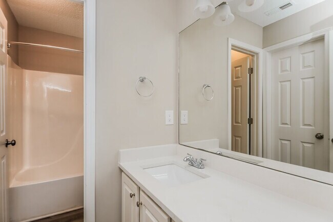 Building Photo - 1041 Crest Ridge Pl SW