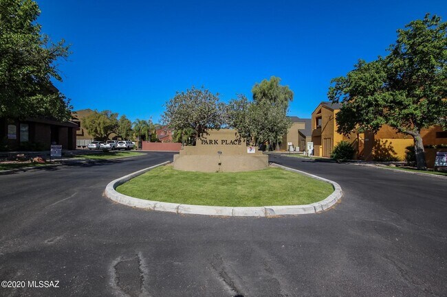 Building Photo - 1265 E Weimer Cir