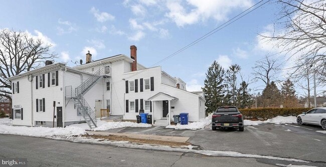 Building Photo - 201 Chester Ave