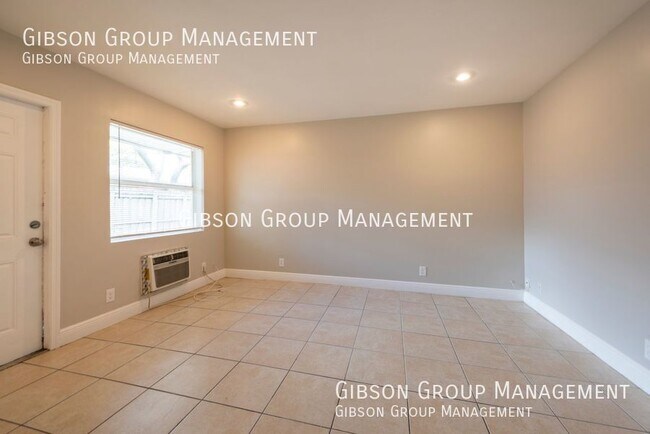 Building Photo - 1808 SW 11th Ct