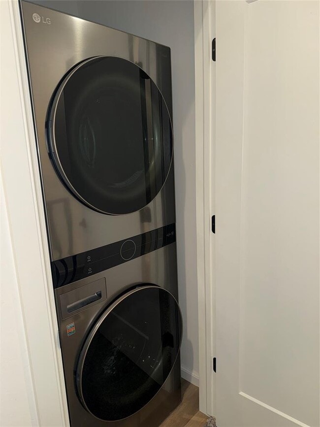 Building Photo - 573 S Fretz Ave