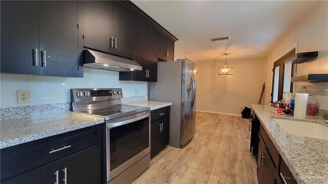 Building Photo - 25 S 15th Ave