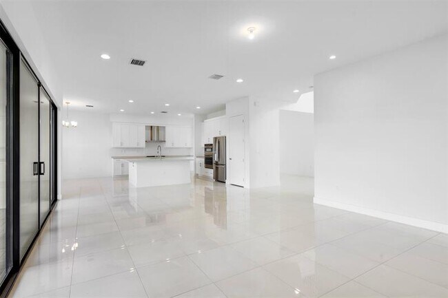 Building Photo - 8551 Swinley Frst Wy