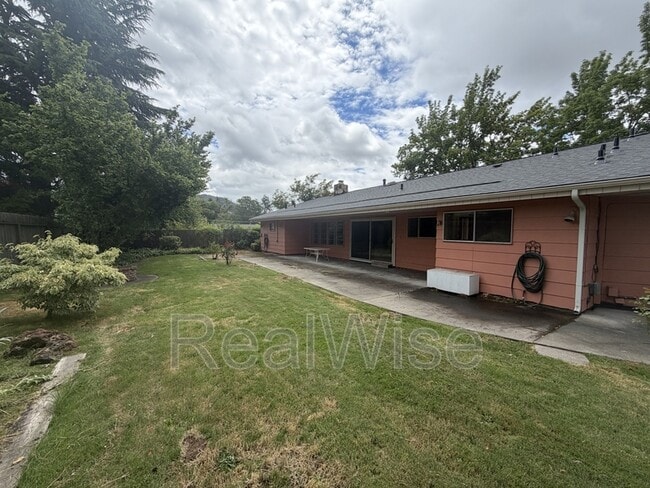 Building Photo - 710 NW Midland Ave