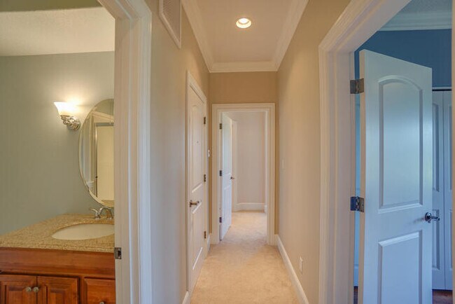 Building Photo - FOUR BEDROOM HOUSE IN LACAMAS SHORES WINTE...