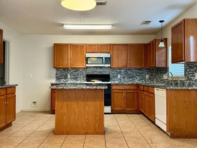 Building Photo - 14954 Sugar Sands Dr